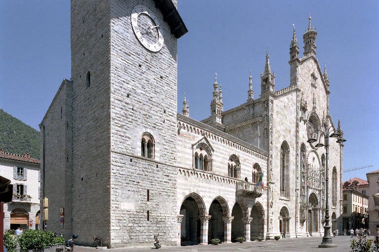 Duomo and Broletto of Como, two iconic landmarks in the historic center. The Gothic-Renaissance Cathedral stands majestically beside the medieval Broletto, a symbol of the city's rich history and architectural heritage